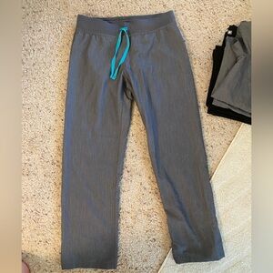 Figs gray Kade scrub pants bottoms in small petite